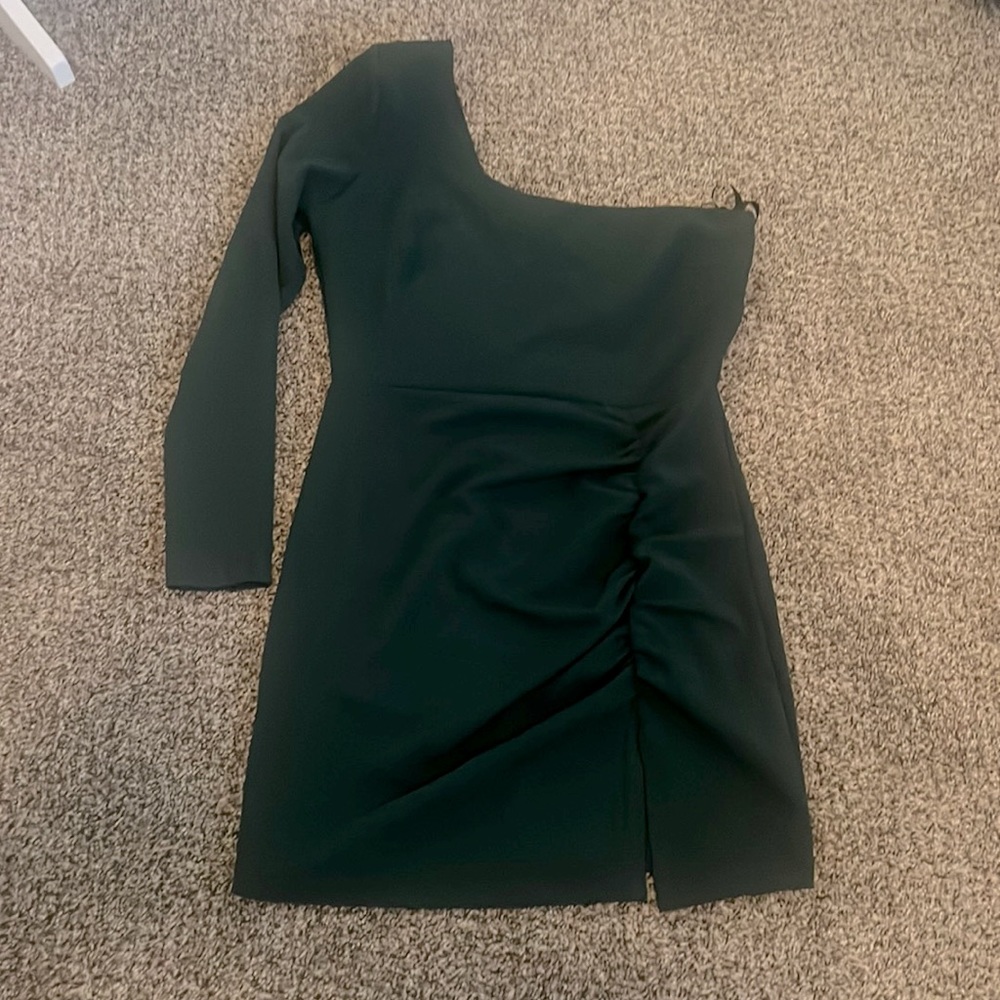 Green dress - Picture 1 of 2